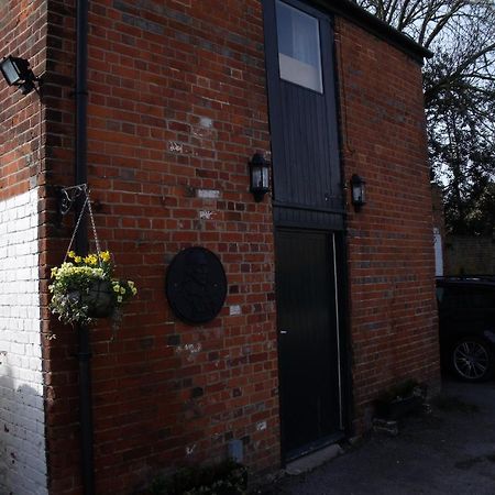 Berties Hotel Romsey Kültér fotó