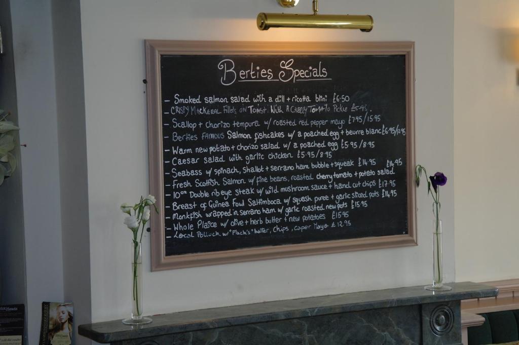 Berties Hotel Romsey Kültér fotó